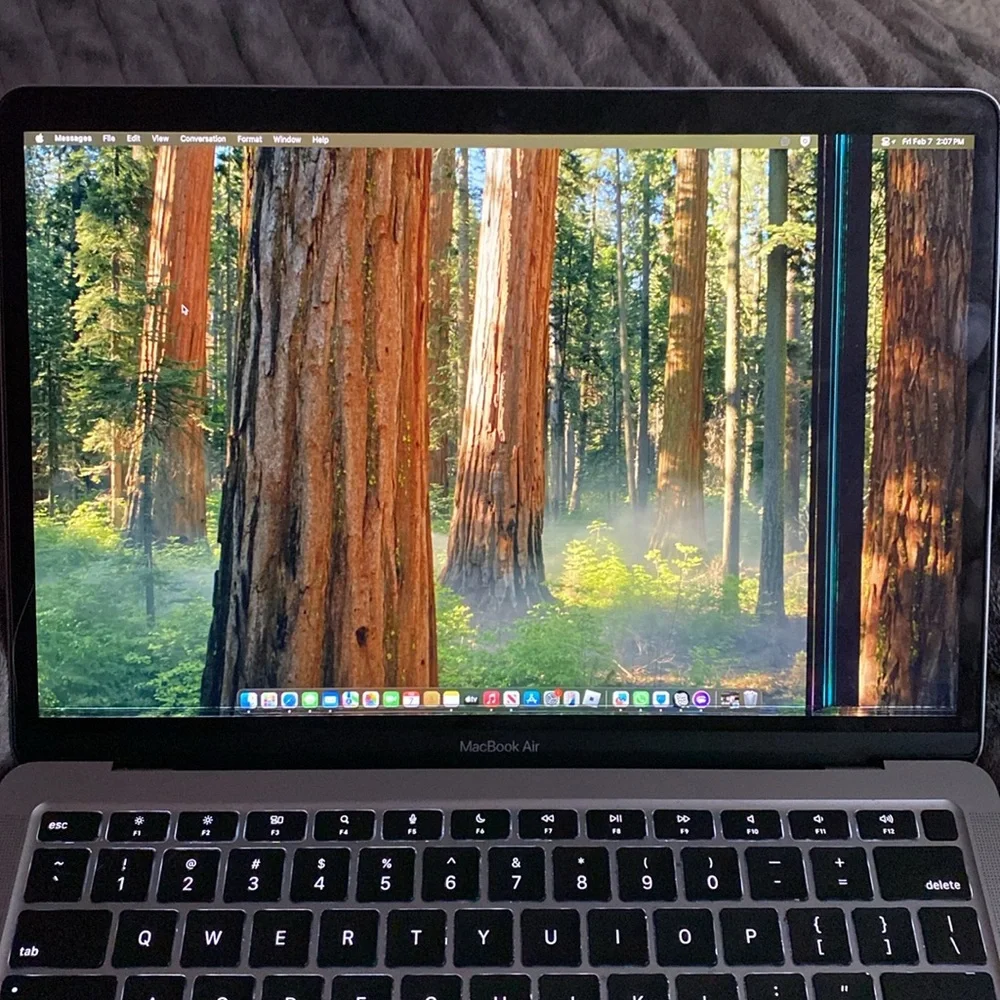 hi, i’m selling a macbook air